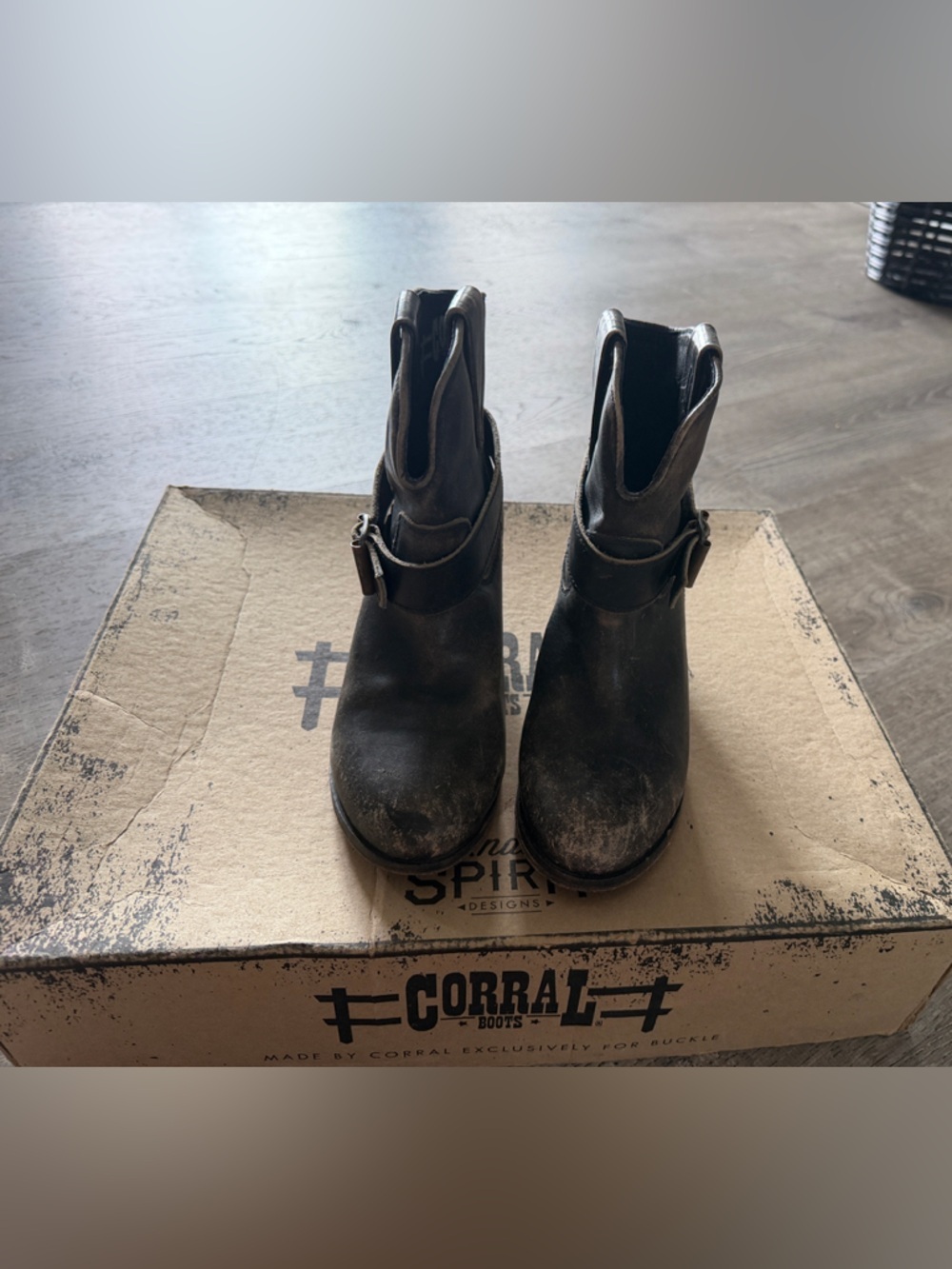 Corral Distressed Leather Western Ankle Boot /Buckle Strap Size 8.5 Like New